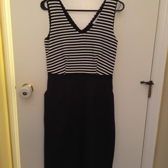 Boden Dresses & Skirts - EUC Boden double v-neck tank dress.